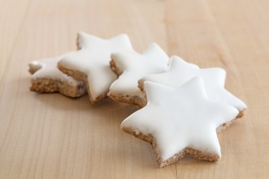 Tarçınlı yıldız Noel kurabiyeleri