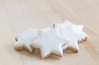 Tarçınlı yıldız Noel kurabiyeleri