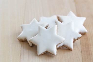 Tarçınlı yıldız Noel kurabiyeleri