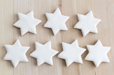 Tarçınlı yıldız Noel kurabiyeleri