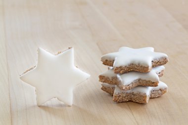 Tarçınlı yıldız Noel kurabiyeleri