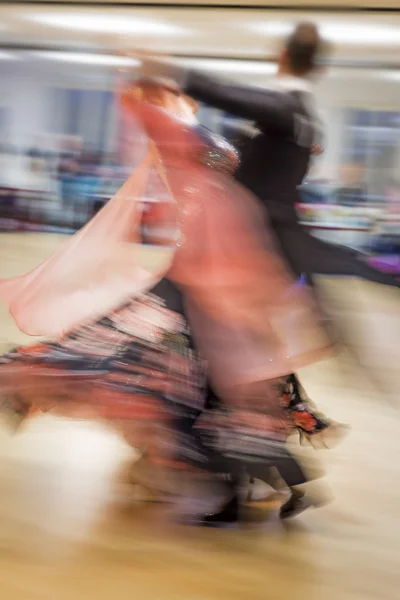 Competição de dança clássica, tomada com borrão de movimento intencional — Fotografia de Stock