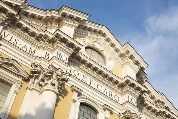 "Bazilika dei Santi Ambrogio e Carlo al Corso" veya "San Carlo al Corso" kilisesi — Stok fotoğraf