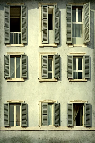 Pintoresca fachada de una casa residencial en Roma, Italia —  Fotos de Stock