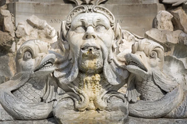 Roma, İtalya Giacomo della Porta Fountain'dan heykel — Stok fotoğraf