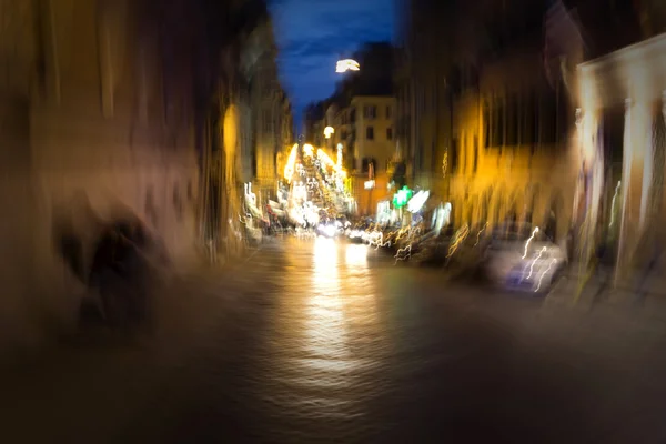 Night traffic in the old part of Rome city in Italy — Stock Photo, Image