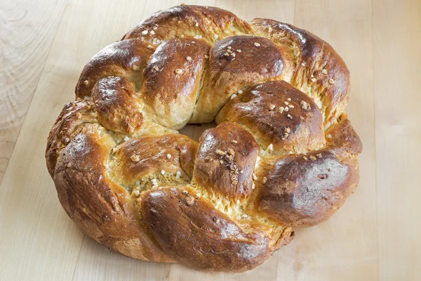 Zelfgemaakte zoete gevlochten brood — Stockfoto