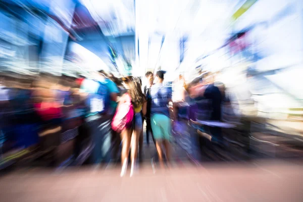 People on their way to a ferry boat — Stock Photo, Image