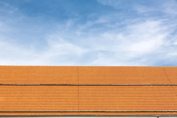 Traditional roof with new tiles — Stock Photo, Image