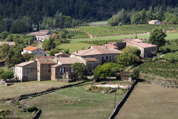 Mała wioska we Francji (Ardeche) — Zdjęcie stockowe
