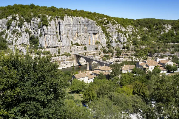 Paesaggio vicino Balazuc, Francia (distretto di Ardeche ) — Foto Stock