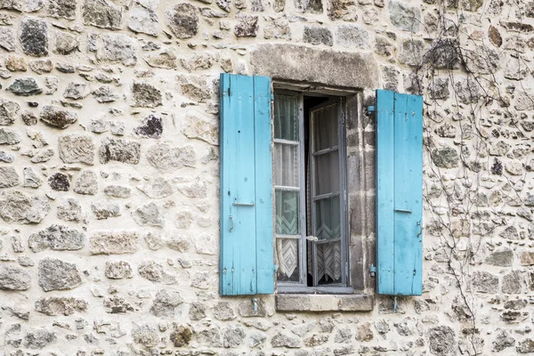 Finestra su una casa residenziale in Francia — Foto Stock