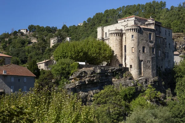 Середньовічний замок в Largentiere, Франція — стокове фото
