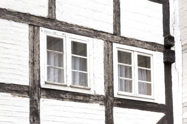 Eski bir yarı ahşap ev, Almanya camda