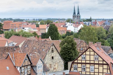 Şehirde Quedlinburg, Almanya yarı ahşap evlerin çatıları