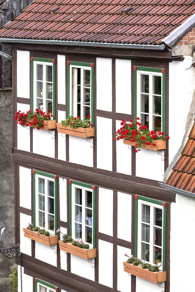 Gevel van een vakwerkhuis in de stad Quedlinburg, Duitsland — Stockfoto