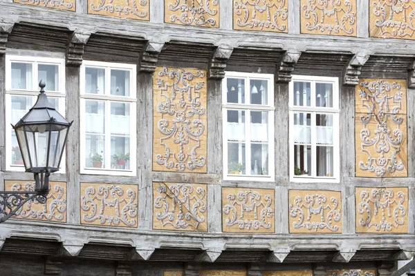 Windows on a half-timbered house in Quedlinburg town, Germany — Stock Photo, Image