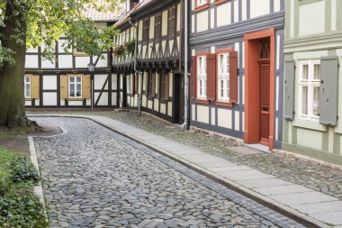 Wernigerode, Almanya'nın şehirdeki yarı ahşap evleri ile tarihi alleyway