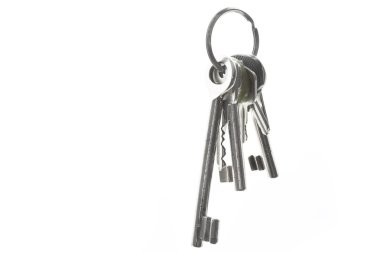 Beyaz arkaplanda izole edilmiş anahtarlar