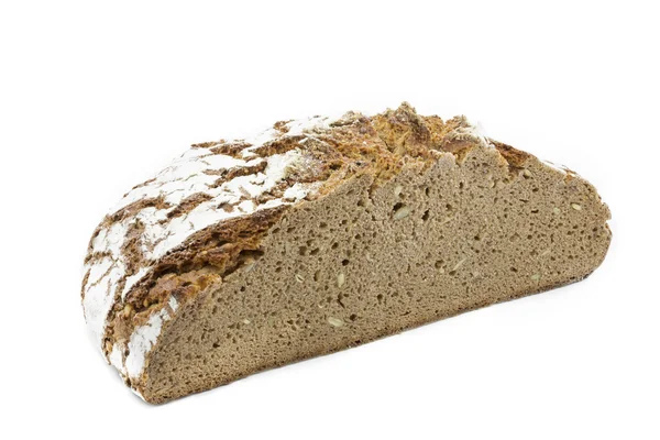 白い背景の上に新鮮なのライ麦パン — ストック写真