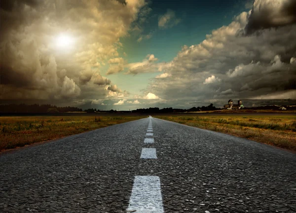 Droga asfaltowa i niebo — Zdjęcie stockowe