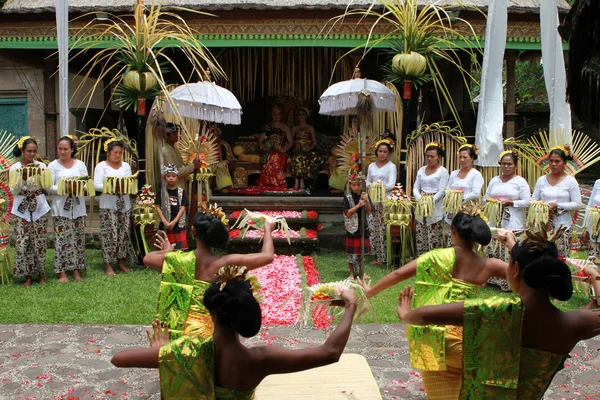 Traditionella bröllop i Bali — Stockfoto