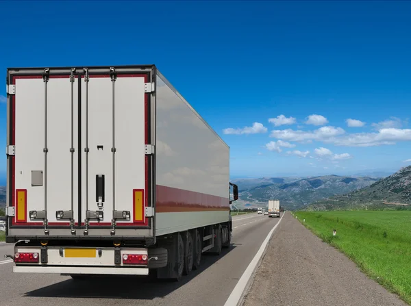 Container op de grote highway.transport ladingen — Stockfoto