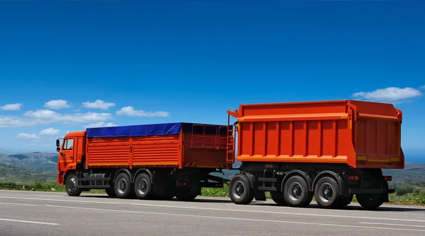 Container op de grote snelweg. — Stockfoto
