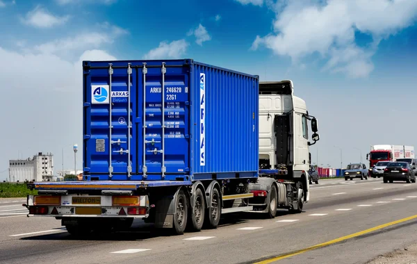 Transporte de contenedores remolque —  Fotos de Stock