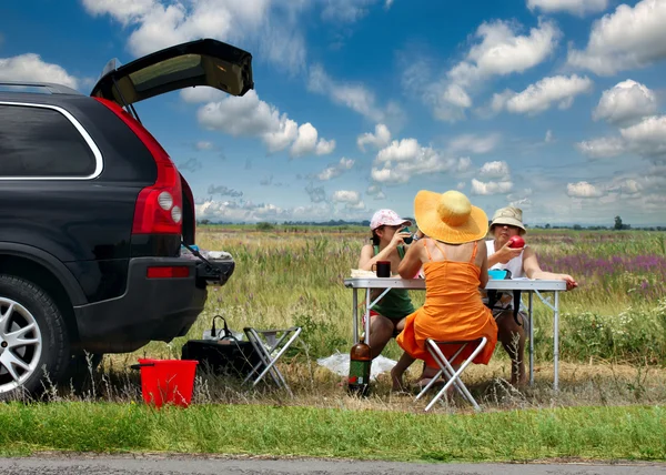 Picknick am Straßenrand — Stockfoto