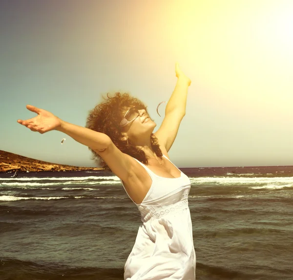 Woman and the sea — Stock Photo, Image