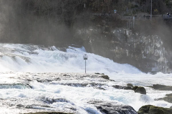 Rhen faller i Schaffhausen, Schweiz. — Stockfoto