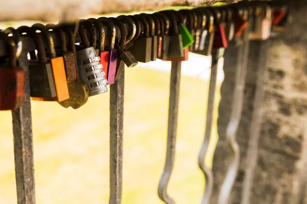 Symbol Love Padlocks Bridge Railing — Stock Photo, Image