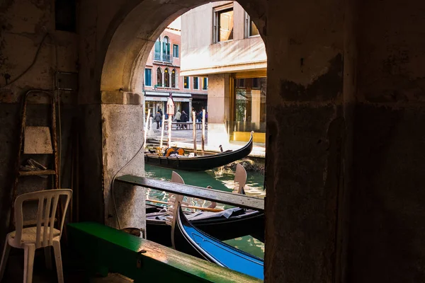 Varias Góndolas Amarradas Venecia — Foto de Stock