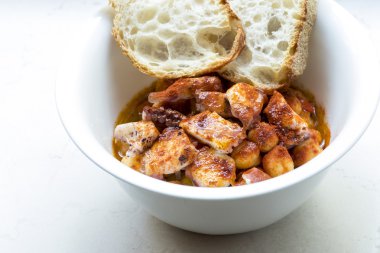 nohut ve ahtapot ile kase