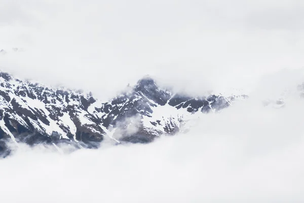 Снежные горы в Альпах — стоковое фото