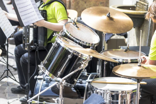 Musikinstrumenter i et band - Stock-foto