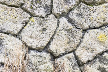 Rasgele taş taş duvar