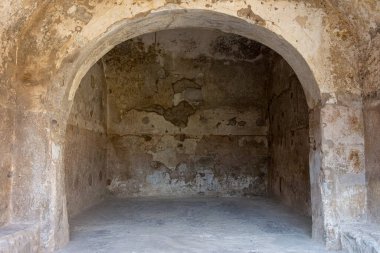 İç kemerli oda, MS 79 'da Vesuvius Dağı' nın patlamasından sonra korunan termal kompleksin bir parçası olan Pompeii antik Roma hamamlarının içinde..