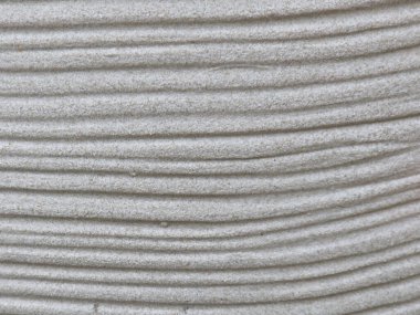 Soyut dekoratif arkaplan, tekrarlanan desenli dokulu bir malzeme yüzeyi gösteriyor. Grafik tasarımı, yaratıcı projeler, ambalaj, reklam ve görsel düzenler için nötr arkaplan.