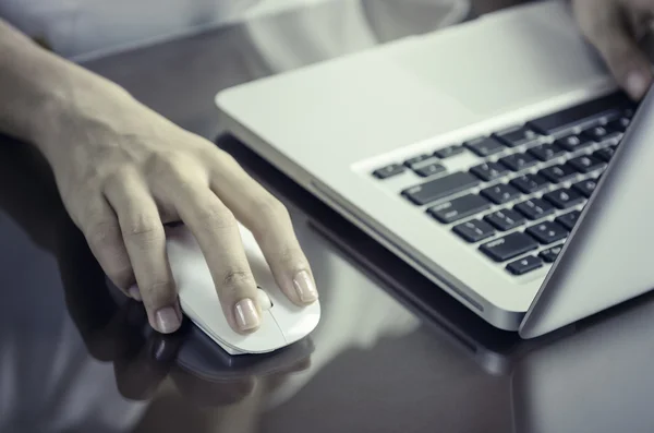 Trabalhando com computador — Fotografia de Stock