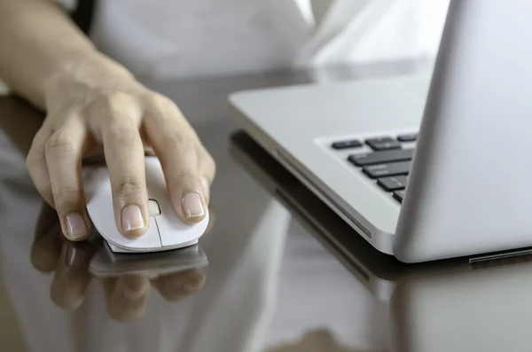 Trabalhando com computador — Fotografia de Stock