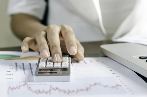 Werken met rekenmachine — Stockfoto