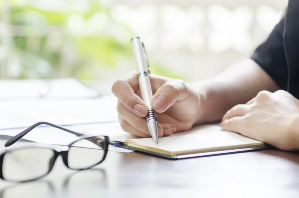 Vrouw die werkt — Stockfoto