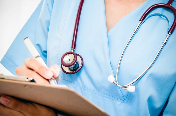 Doctor listening to patient heart — Stock Photo, Image