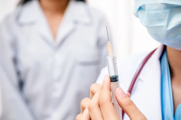 Doctor holding syringe — Stock Photo, Image