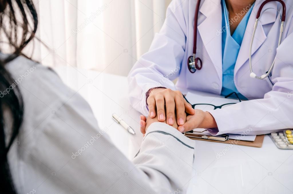 Докторишка лечит пациентку по новой методе