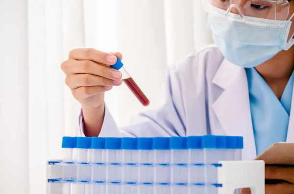 Scientist in research lab — Stock Photo, Image