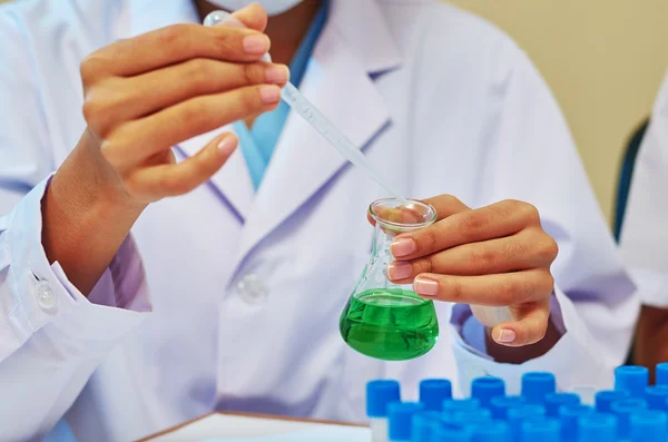 Researcher holding a flask — Stock Photo, Image