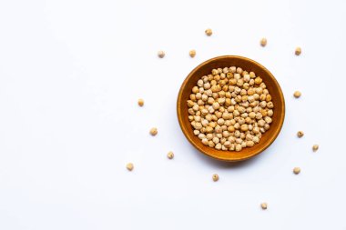 Beyaz arka planda nohut. Üst görünüm